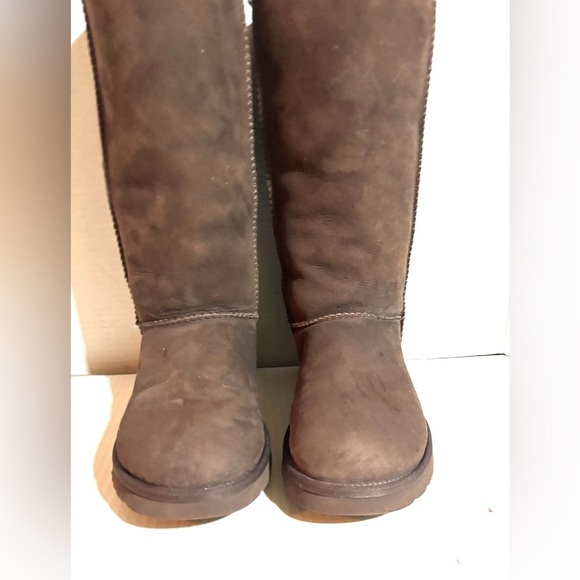UGG Shoes - UGG Women's suede Chocolate Winter Boots US size 7